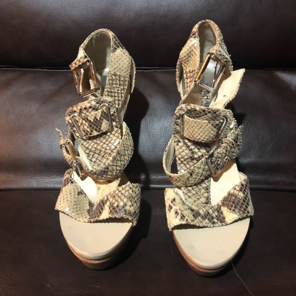 Authentic Michael Kors heels - Picture 2 of 4